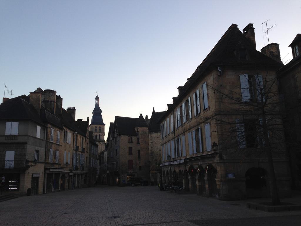 Chambres D'Hotes Le Casse Noix 萨尔拉拉卡内达 外观 照片